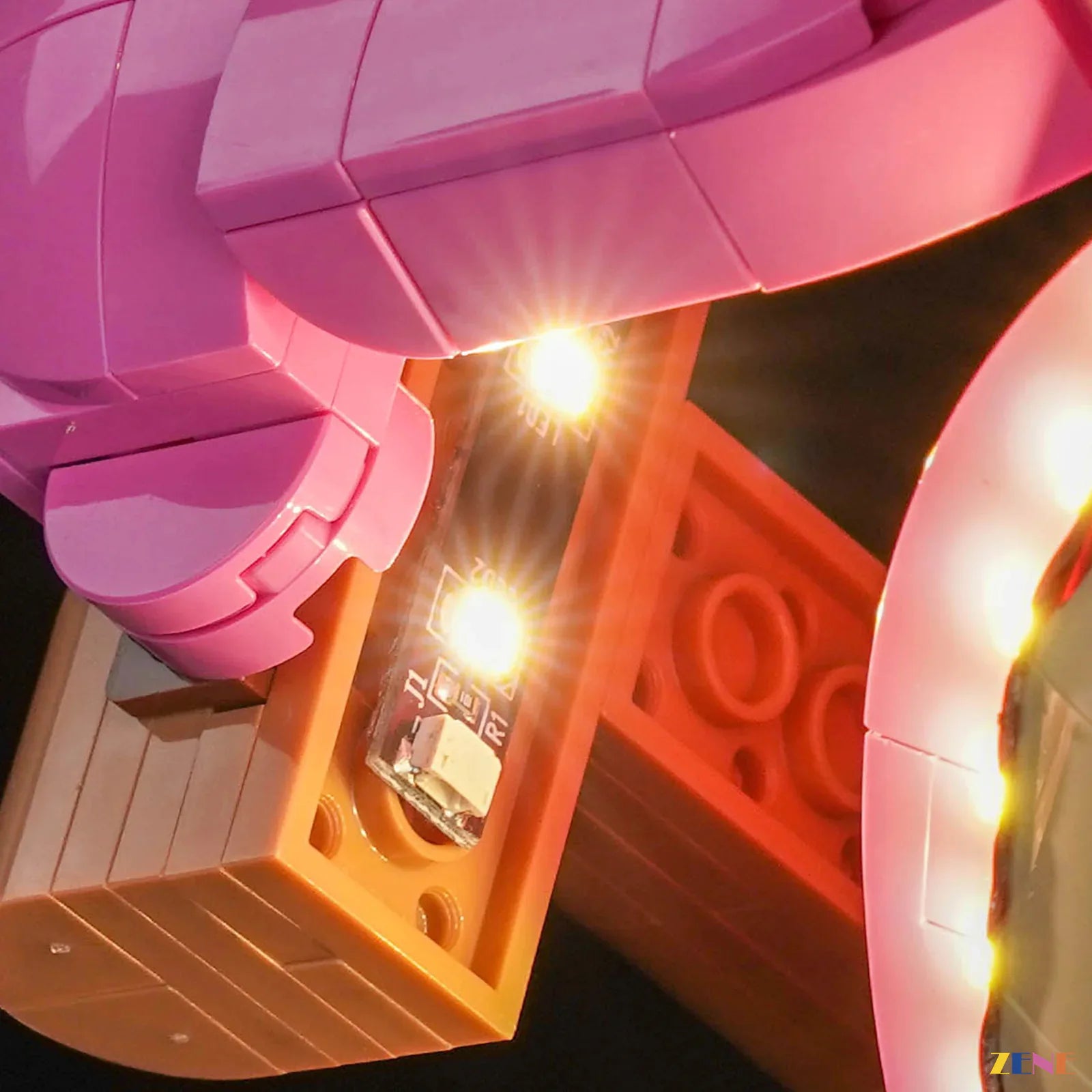 warm white face spotlight glow - ZENE Bricks Light Kit for LEGO® Lotso #43306