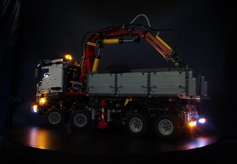 zene bricks LEGO MBZ Arocs 3245 #42043 Light Kit